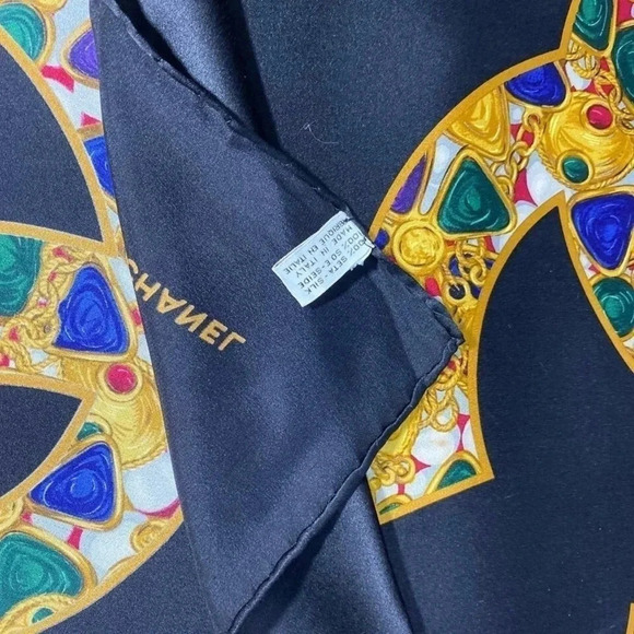 ‼️SOLD‼️ Vintage Chanel Silk Scarf 34x35 - Picture 3 of 4